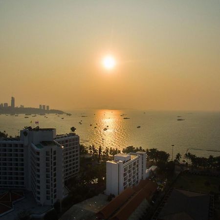 Mera Mare Pattaya Beach And Resort Exterior photo